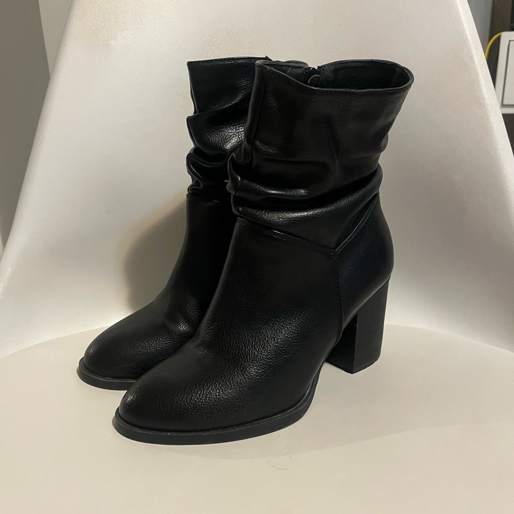 Le Chateau Black Leather Ankle Boots